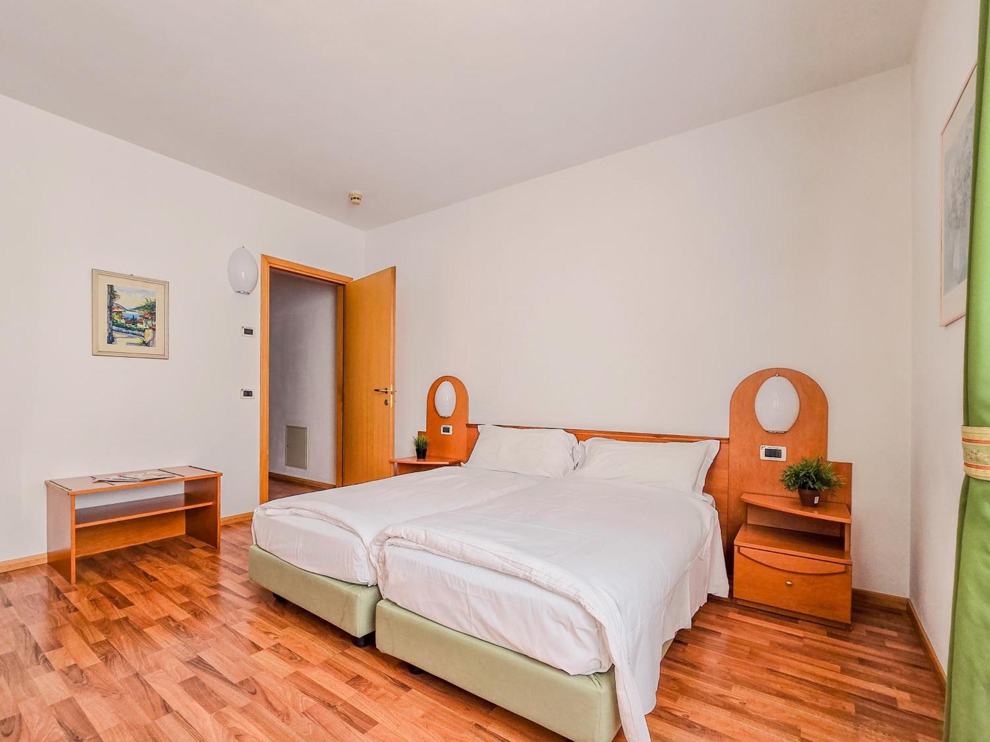 Aparthotel Englovacanze Riva del Garda Exterior foto