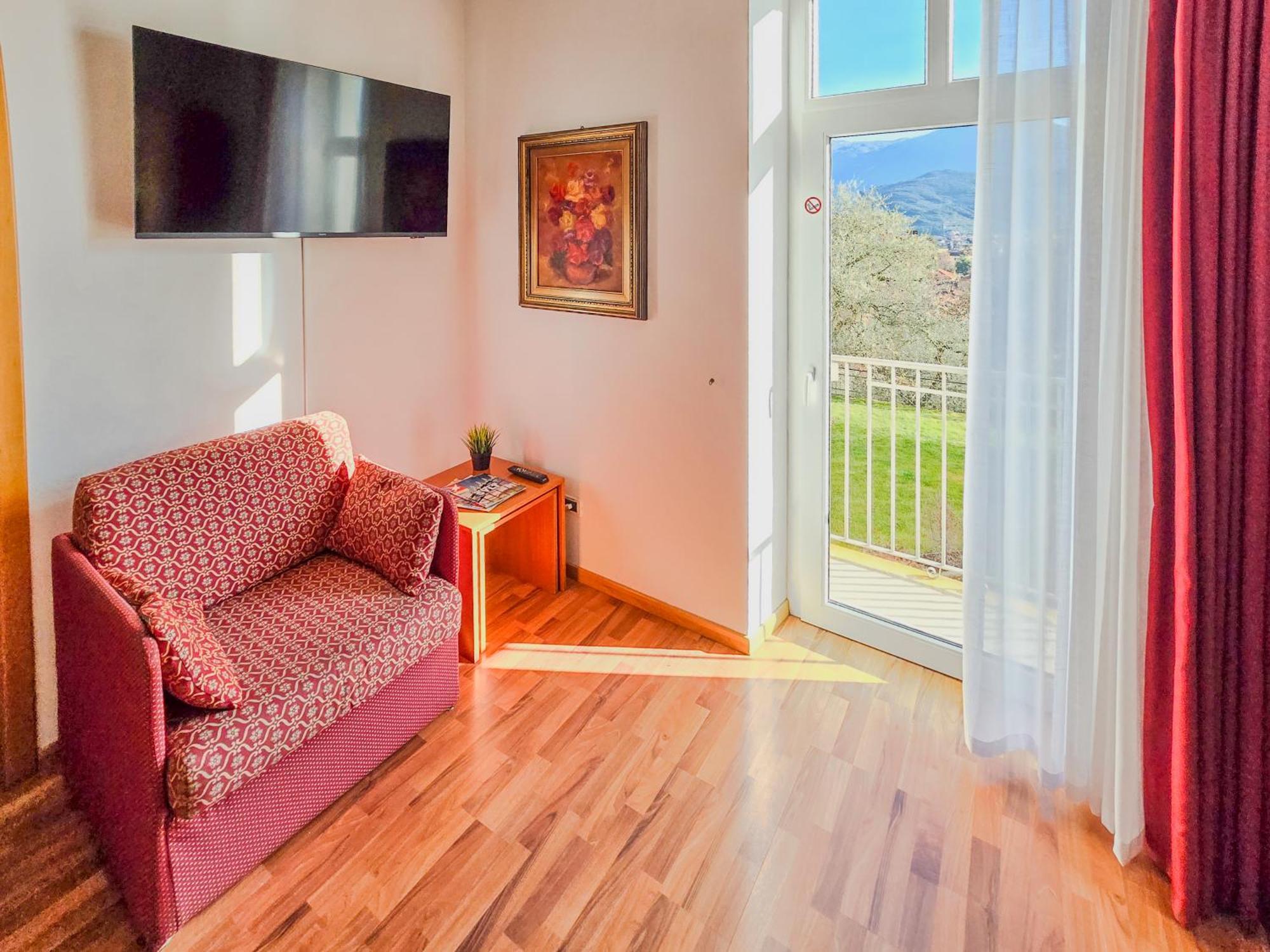 Aparthotel Englovacanze Riva del Garda Exterior foto