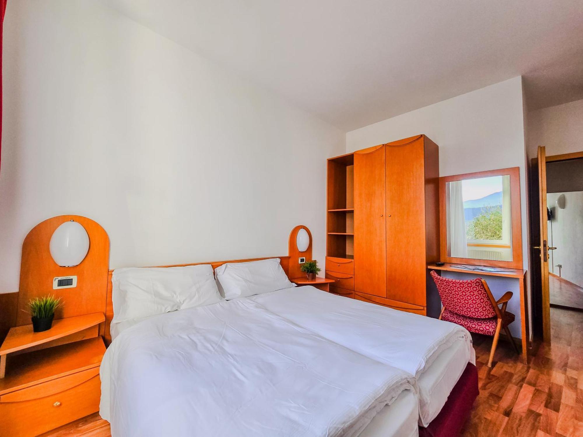 Aparthotel Englovacanze Riva del Garda Exterior foto