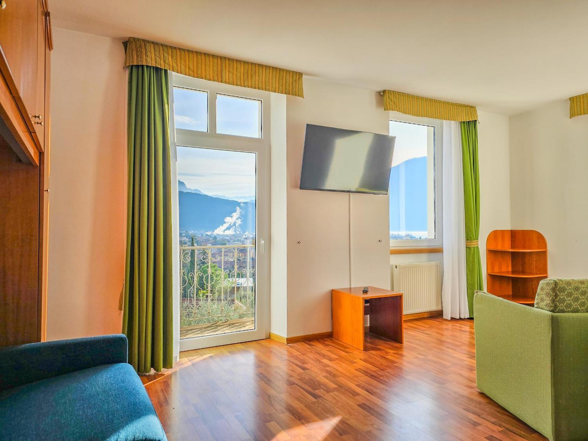 Aparthotel Englovacanze Riva del Garda Exterior foto