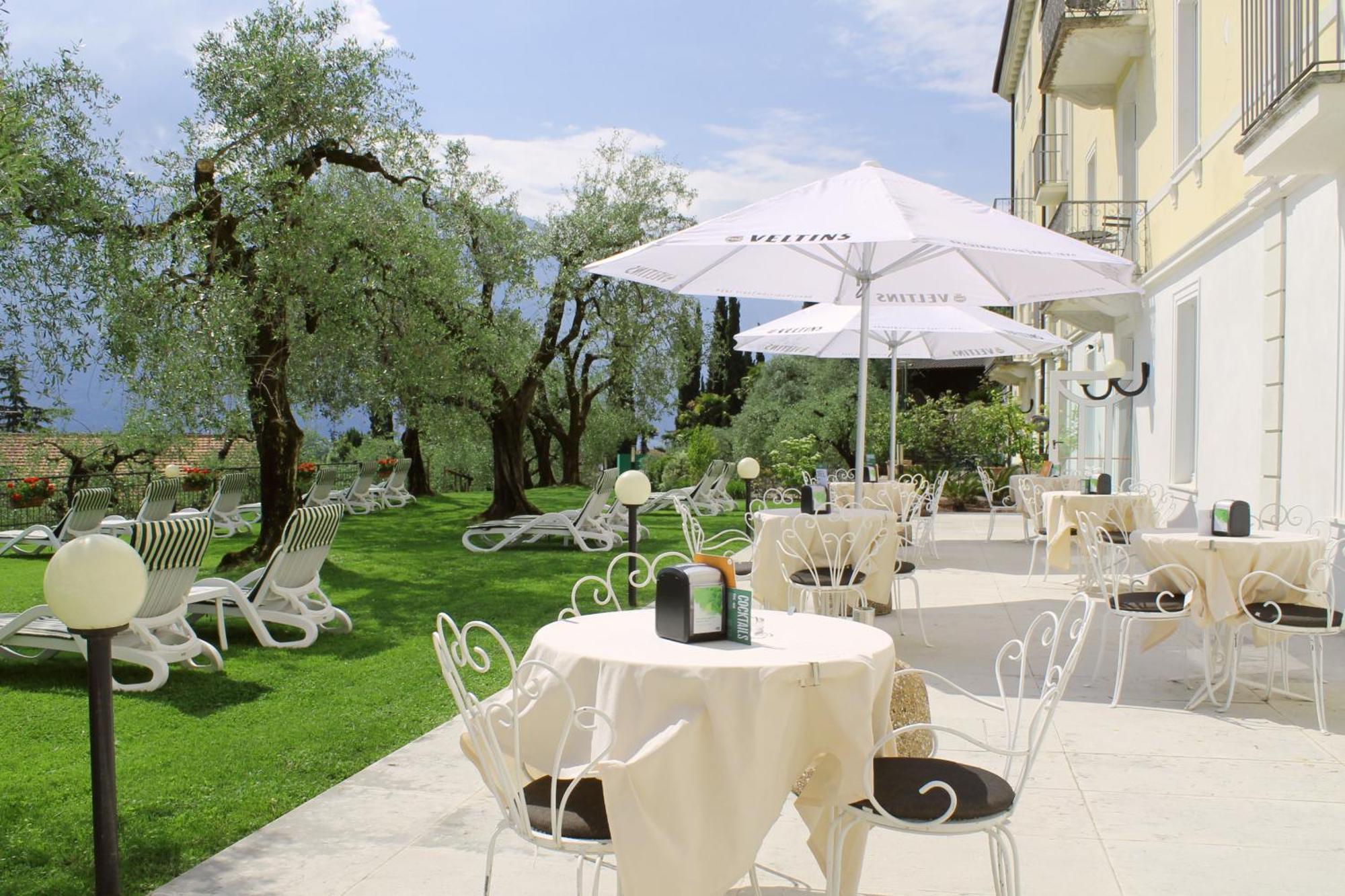 Aparthotel Englovacanze Riva del Garda Exterior foto