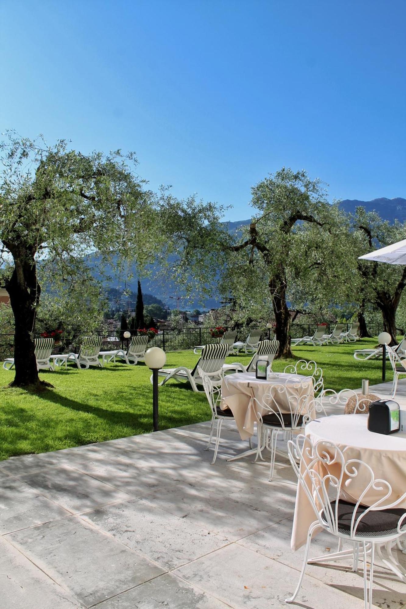 Aparthotel Englovacanze Riva del Garda Exterior foto