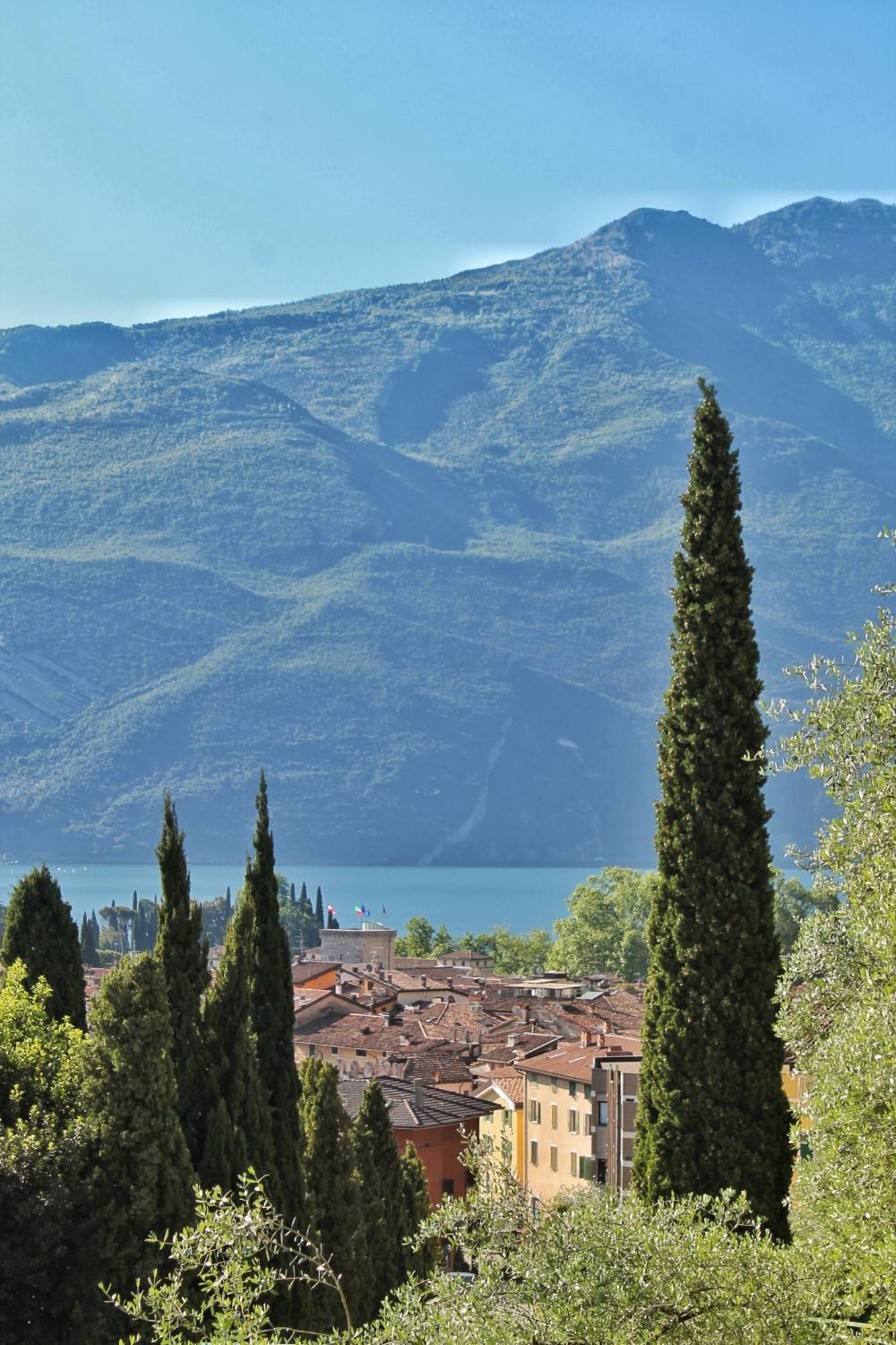 Aparthotel Englovacanze Riva del Garda Exterior foto